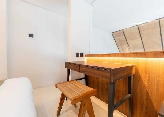 Pasisi 15 - 4br Modern Gem With Private Pool,